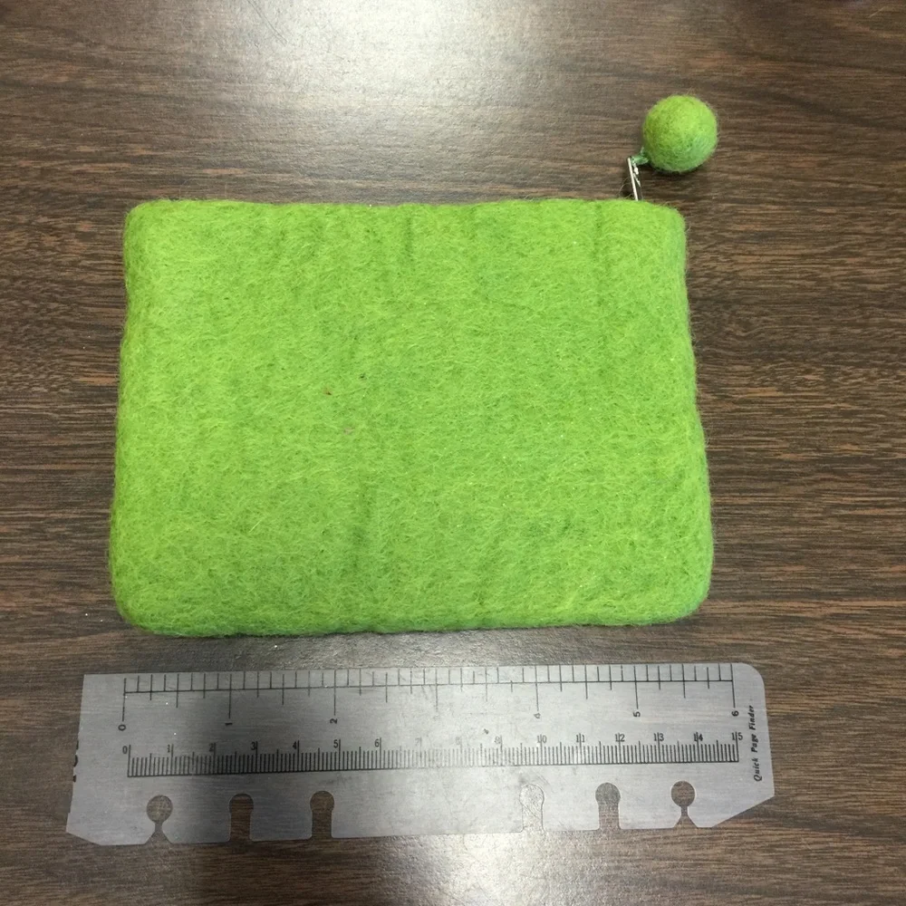 Wool patterned pouch - Picture 2 of 2